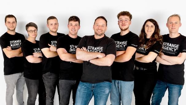 <p>Den Vorstand der Strange Agency bilden diese musikbegeisterten Personen (v.l.n.r.): Marvin Wahl, Doris Faymonville, Michael Kesseler, Nicola Luxen, Jérôme David, Noah Willems, Jessica Humartus und Daniel Classen (Romain Keller fehlt).</p>