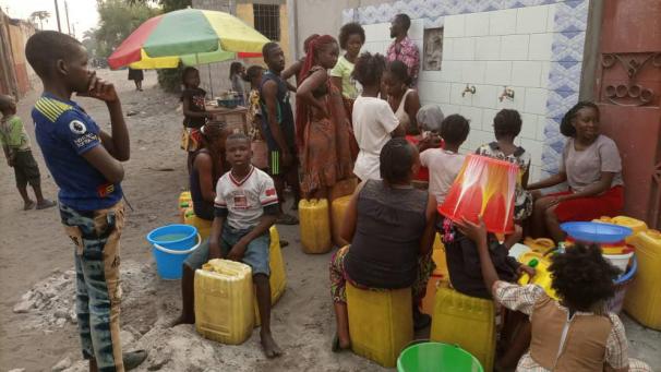 <p>Dank eines Brunnens, der mit finanzieller Unterstützung der Deutschsprachigen Gemeinschaft gebaut werden konnte, steht im Diabetikerhaus in Mpassa sauberes Trinkwasser für die Patienten zur Verfügung.</p>