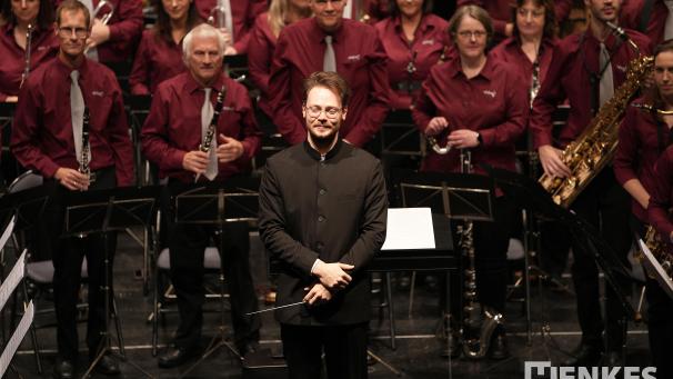 <p>Das Symphonische Blasorchester der belgischen Eifel (sbbe) steht seit Ende vergangenen Jahres unter der Leitung des Musikpädagogen Joris Rompen.</p>