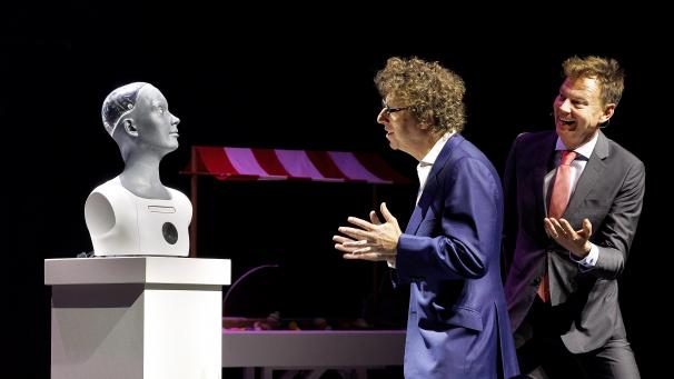 <p>Bei der Gala der Wissenschaft wurde der humanoide Roboter Ami präsentiert.</p>