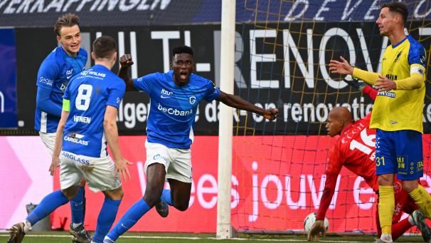 <p>In der Nachspielzeit profitierte Genk von einem Fehler von STTV-Schlussmann Kokubos.</p>