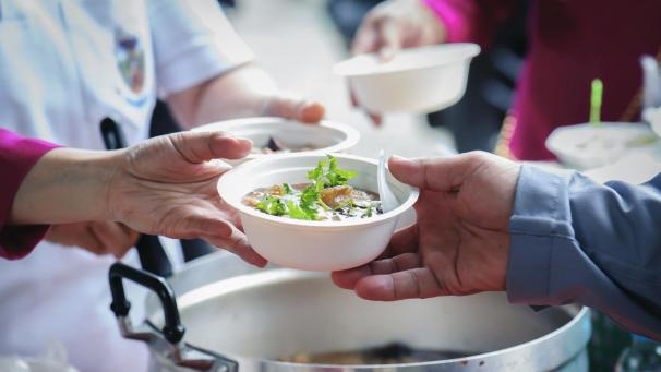 <p>„Les Restos du Cœur“ weitet seine Festtagsaktion auf über 8.000 Menüs aus.</p>