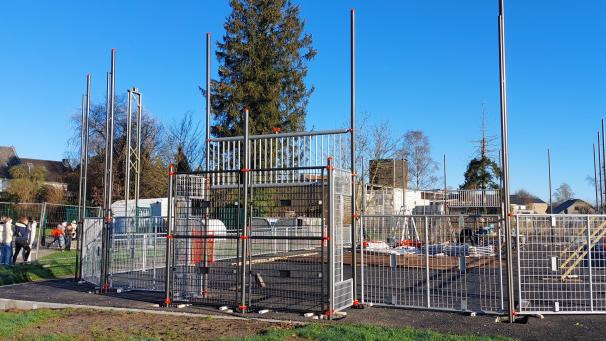 <p>Der Platz kann für eine Vielzahl von Ballsportarten genutzt werden.</p>