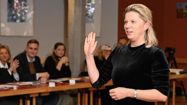 <p>Claudia Niessen bei ihrer Vereidigung als Eupener Stadtratsmitglied am Montagabend.</p>