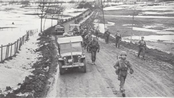 <p>Amerikanische Truppen am 17. Dezember 1944</p>
