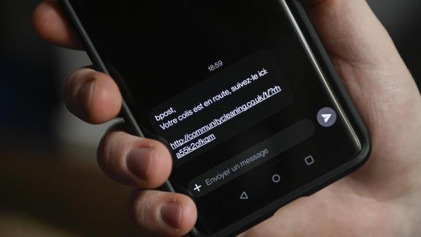 <p>Beispiel eines Phishing-Versuchs auf dem Smartphone, bei dem der Absender der Nachricht die Identität von Bpost vortäuscht und zum Tracking eines versendeten Pakets einlädt. Klickt der Empfänger auf die Webadresse, tappt er in die Falle.</p>