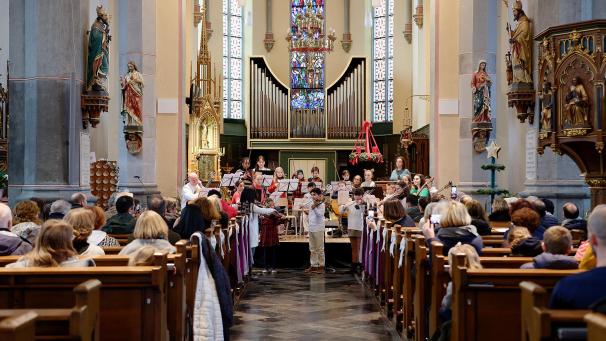 <p>Kleinere Ensembles der Musikakademie präsentieren heute vorweihnachtliche Klänge.</p>