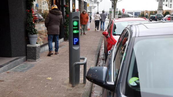<p>Durch ein grünes Leuchtsignal wird angezeigt, dass noch Parkzeit übrig bleibt.</p>