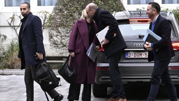 <p>Die Verhandlungsführer von Les Engagés und CD&amp;V treffen zu einer neuen Gesprächsrunde ein.</p>