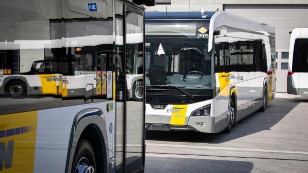 <p>Flandern hinkt hinterher: Älteste Busflotte Belgiens sorgt für Diskussionen</p>