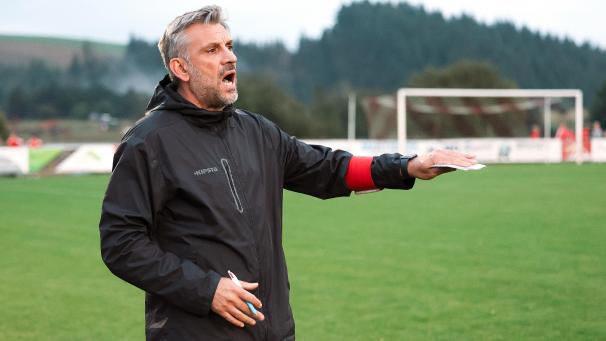 <p>Selahattin Deniz bleibt über diese Saison hinaus Trainer des RFC St.Vith.</p>