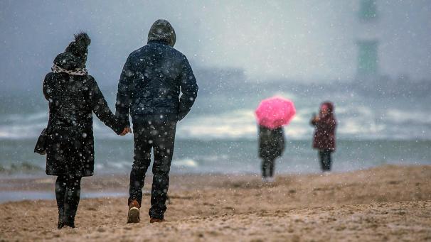<p>Auch im Winter ist Bewegung im Freien wichtig.</p>