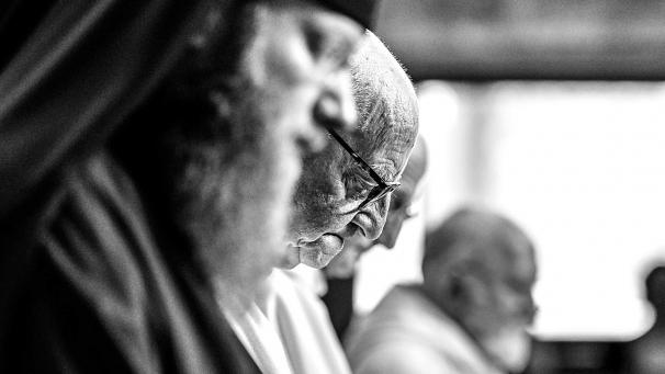 <p>Frère Pachome (l.), ein junger orthodoxer Mönch unter katholischen Brüdern</p>