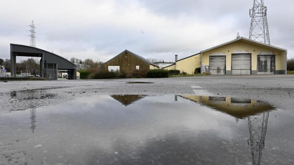 <p>Seit Jahren steht der Bau eines neuen Polizeigebäudes in Eupen auf der Agenda. Ein entsprechendes Grundstück wurde an der Vervierser Straße angekauft. Sollten die DG-Sparmaßnahmen tatsächlich in dem angedachten Maße greifen, sei dieses Projekt eines der Investitionsvorhaben, die laut Fabrice Paulus gefährdet seien.</p>