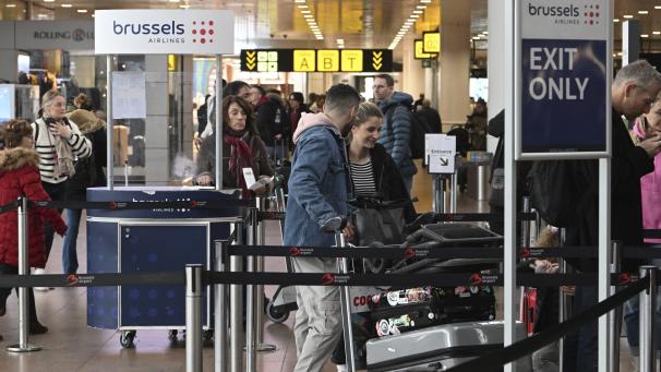 <p>Passagiere beleben den Landesflughafen in Zaventem.</p>