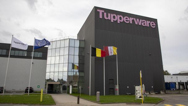 <p>Ein Blick von außen auf die Tupperware-Niederlassung in Aalst</p>