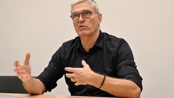 <p>„Wir sind jetzt in einer neuen Definitionsphase angelangt. Wir müssen uns als Grüne die Frage stellen: Wofür sind wir eigentlich hier? Was unterscheidet uns überhaupt noch von den anderen Kräften?“ gibt sich Guido Deutz im Gespräch mit dem GrenzEcho durchaus selbstkritisch.</p>