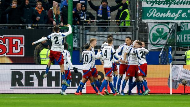 <p>Die Spieler des HSV feiern den Treffer zum 1:0.</p>