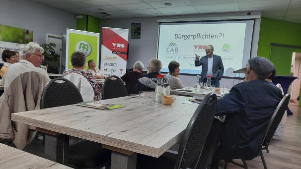 <p>Zum umfangreichen Angebot der Volkshochschule gehören auch Informationsabende, wie hier im Vorfeld der Kommunalwahlen vom Oktober 2024, als Teil der politischen Bildung.</p>