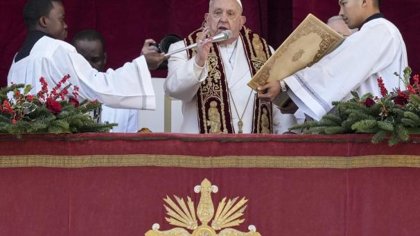 <p>Papst Franziskus spricht den Weihnachtssegen «Urbi et Orbi» vom Hauptbalkon des Petersdoms im Vatikan.</p>