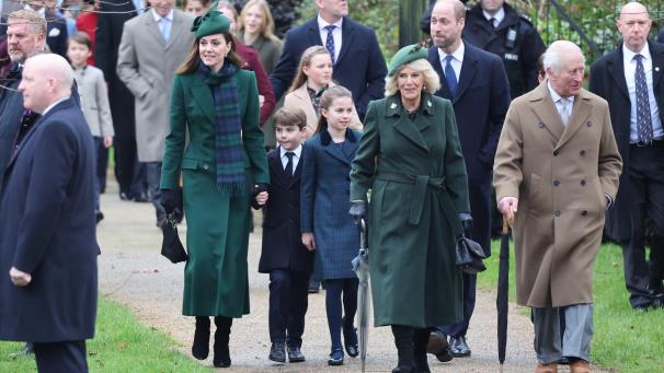<p>Die britische Königsfamilie war am ersten Weihnachtstag standardmäßig gemeinsam unterwegs.</p>