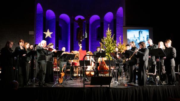 <p>Das Ensemble „Baroque &amp; More“ verwandelte die St.Vither Pfarrkirche am Sonntagabend in einen Ort des Gedenkens, der Hoffnung und des Friedens.</p>