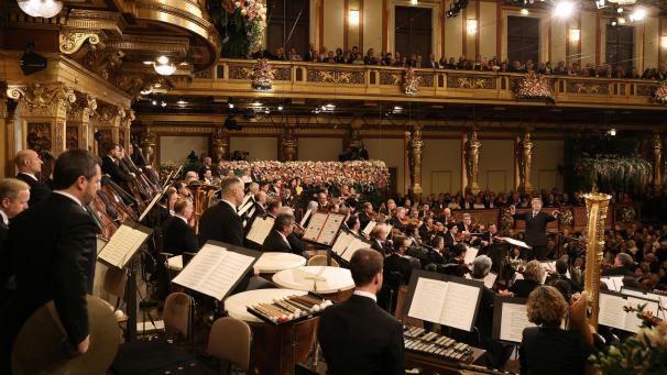 <p>Die Wiener Philharmoniker unter Dirigent Riccardo Muti spielen anlässlich des Neujahrskonzertes 2025 im Goldenen Saal des Musikvereins in Wien.</p>