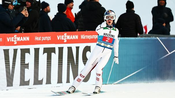 <p>Österreichs Daniel Tschofenig jubelt über seinen Sieg in Garmisch-Partenkirchen.</p>