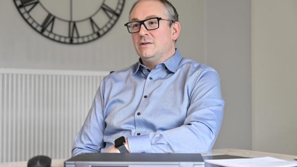 <p>2010 ist Fabrice Paulus für die CSP in den Stadtrat eingezogen. Er hat seither die Arbeit als Ratsmitglied in Mehrheit und Opposition kennengelernt. Seit Dezember ist er Finanzschöffe der Stadt Eupen.</p>