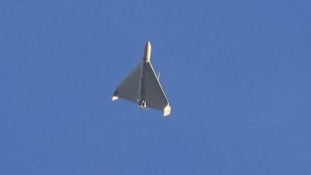 <p>Eine Kampfdrohne vermutlich vom Typ Shahed 136 (Schahed 136) iranischer Bauart. Diese Drohnen nutzt Russland oft für den Beschuss von Zielen in der Ukraine.</p>