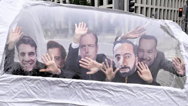 <p>Passende Illustration der Organisation 11.11.11: George-Louis Bouchez, Conner Rousseau, Maxime Prévot, Sammy Mahdi und Bart De Wever verhandeln wieder.</p>