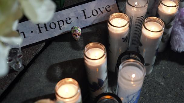 <p>Mahnmal vor einem Restaurant in der Bourbon Street im French Quarter</p>