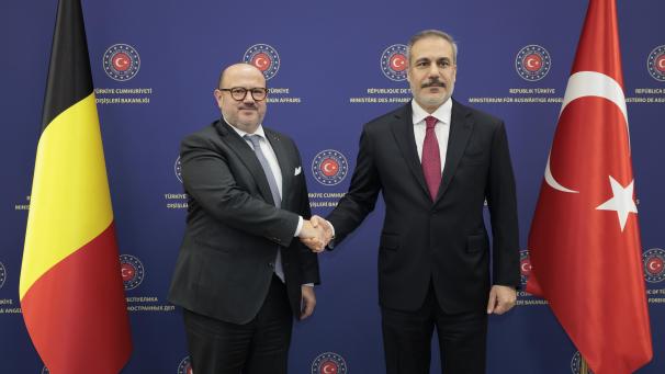 <p>Der scheidende föderale Außenminister Bernard Quintin (links) und sein türkischer AmtskollegeHakan Fidan</p>