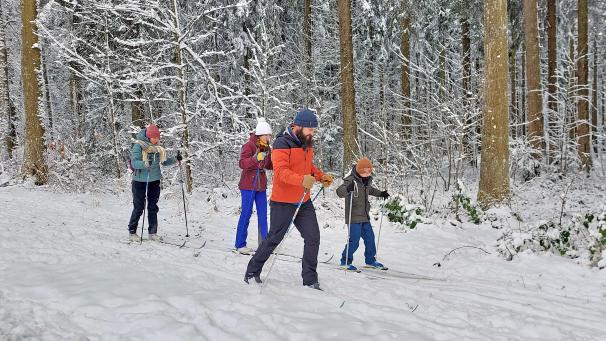 <p>In Losheimergraben herrschte am Freitag Hochbetrieb im Skiverleih.</p>