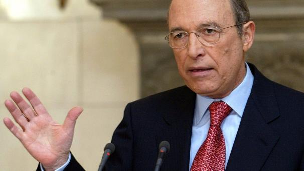 <p>Der ehemalige griechische Ministerpräsident Kostas Simitis ist im Krankenhaus verstorben.</p>