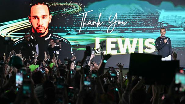 <p>Am 10. Dezember verabschiedete Mercedes Lewis Hamilton noch feierlich in Kuala Lumpur, knapp einen Monat später hat der Brite den Wechsel zu Ferrari vollzogen – inklusive der Entfolgung seines Ex-Rennstalls auf X.</p>