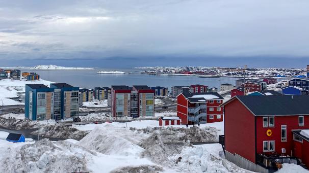 <p>Ein Blick auf Nuuk: Schnee liegt in der Hauptstadt Grönlands.</p>