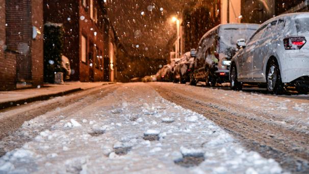 <p>Der Schnee sorgt hierzulande für gewisse Einschränkungen imStraßenverkehr.</p>