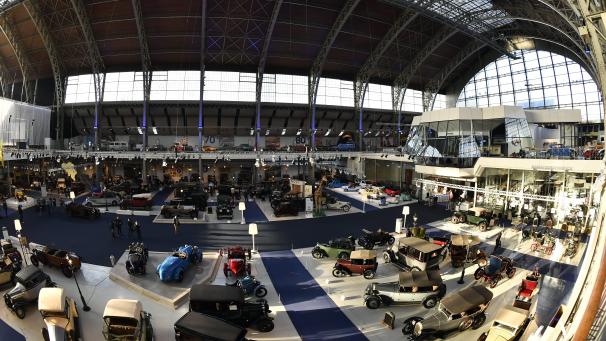<p>Ein Blick in die Ausstellungshalle der Autoworld in Brüssel.</p>