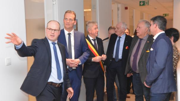 <p>Als Kollegiumsmitglied hat Wolfgang Reuter (l.) den Umbau des Büllinger Rathauses verfolgen dürfen.</p>