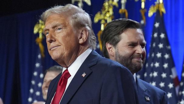 <p>Donald Trump - im Hintergrund ist JD Vance zu sehen</p>