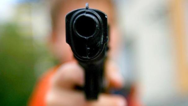 <p>Der Angeklagte hatte die Mitarbeiter des Nightshops mit einer Schusswaffe bedroht.</p>