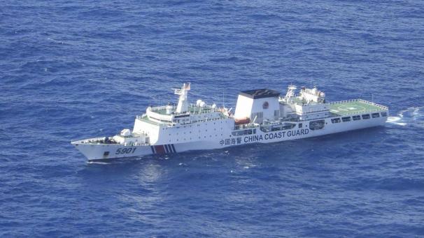 <p>Dieses von der philippinischen Küstenwache zur Verfügung gestellte Bild zeigt ein Schiff der chinesischen Küstenwache 5901 in den Gewässern der ausschließlichen Wirtschaftszone (AWZ) der Philippinen.</p>