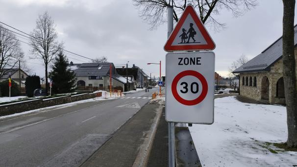 <p>Da es sich bei der Büllinger Straße in Rocherath-Krinkelt um eine Regionalstraße handelt, wurde über eine elektronische Anzeigetafel diskutiert.</p>