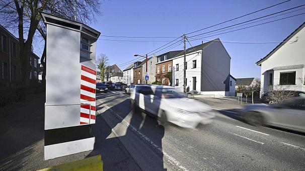 <p>Die Polizeizone Eifel lässt seit Dezember 2023 die von sogenannten Lidar-Blitzen (Bild) erfassten Geschwindigkeitsverstöße von einer Bußgeldstelle in Namur verfassen.</p>