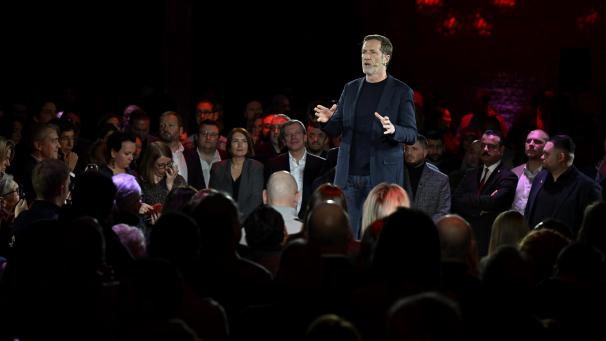 <p>PS-Chef Paul Magnette bei seiner Rede in Brüssel</p>