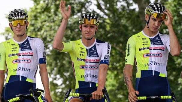 <p>Laurenz Rex (Mitte) ist bei der Frankreich-Rundfahrt wieder mit von der Partie.</p>