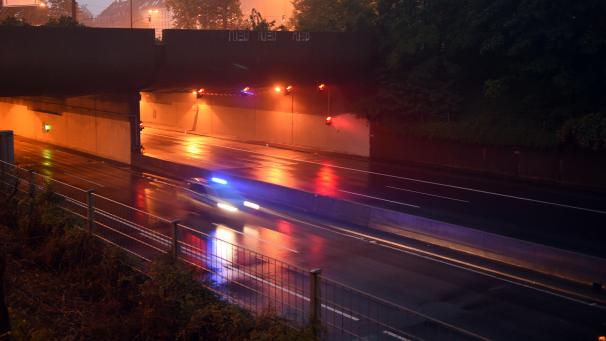 <p>Ein Pferd ist in einem Autobahntunnel in Düsseldorf von einem Fahrzeug überfahren worden und noch an der Unfallstelle verendet.</p>