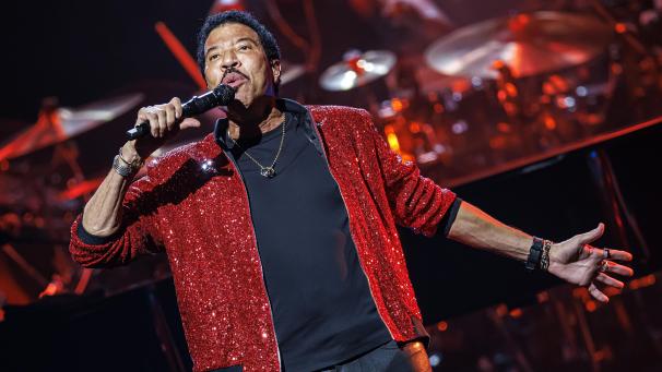 <p>Lionel Richie schrieb mit Michael Jackson die Charity-Hymne „We Are The World“.</p>