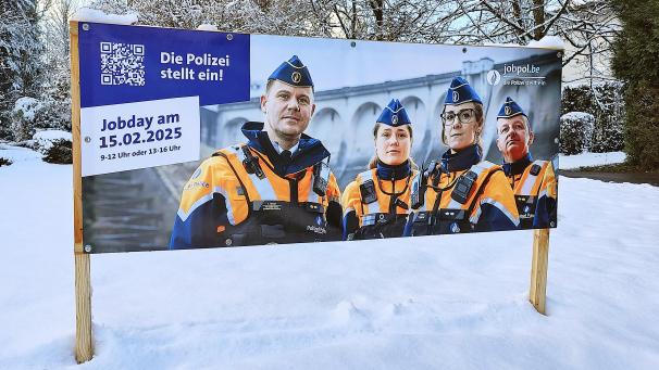 <p>Die deutschsprachigen Polizeizonen werben an Schulen und Dienststellen für den bevorstehenden Jobday in St.Vith.</p>